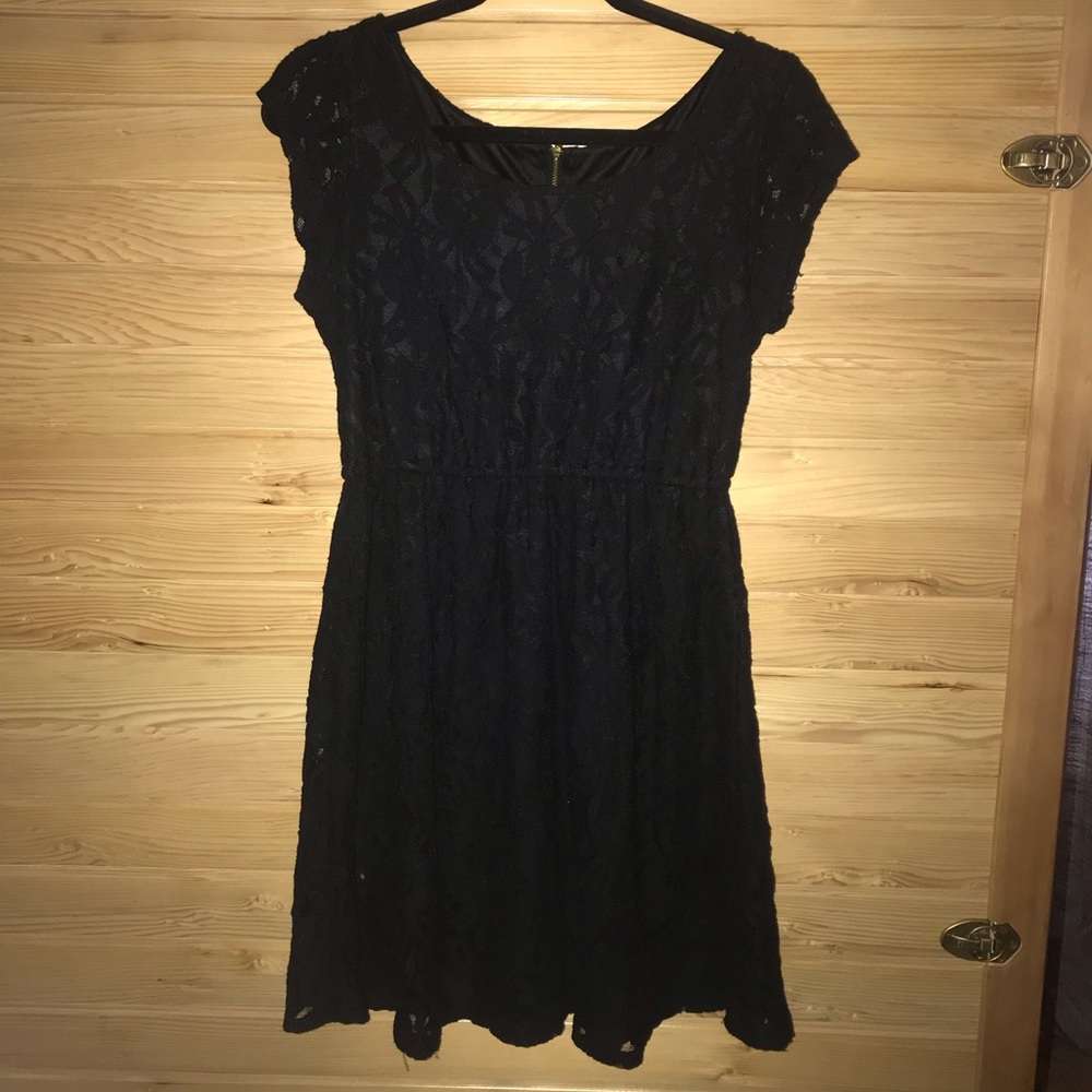 Lace Cap Sleeve Dress, Size Medium